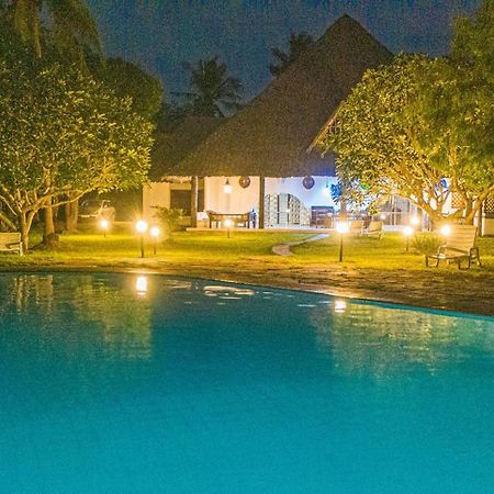 Lux Suites Kivulini Cottages Diani Beach Exterior photo